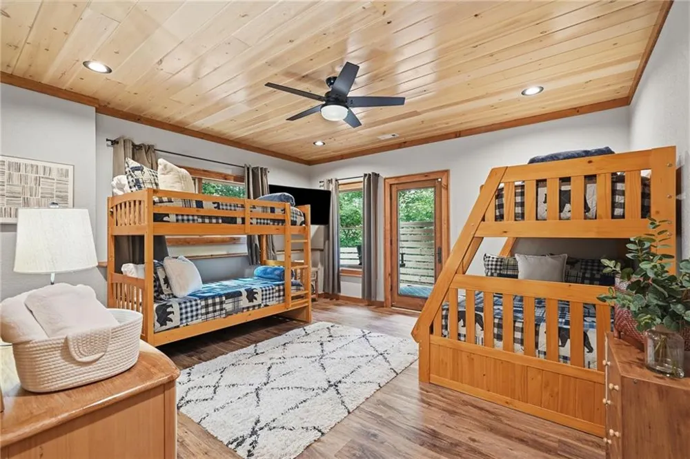 4687 Murphy Highway Mineral Bluff, GA 30559