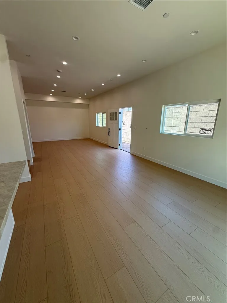 10026 Norwich Avenue San Fernando, CA 91345