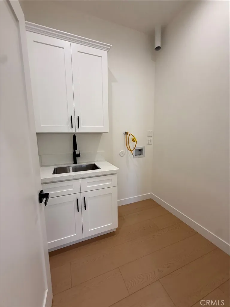 10026 Norwich Avenue San Fernando, CA 91345