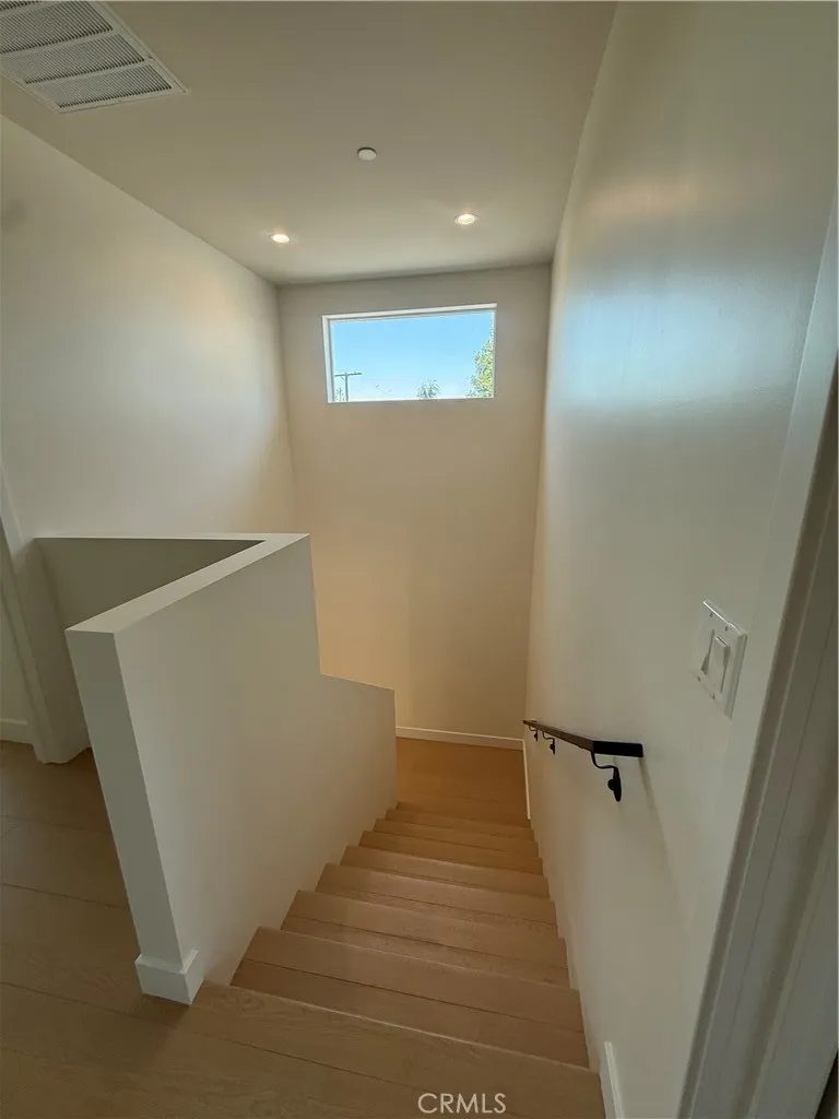 10026 Norwich Avenue San Fernando, CA 91345