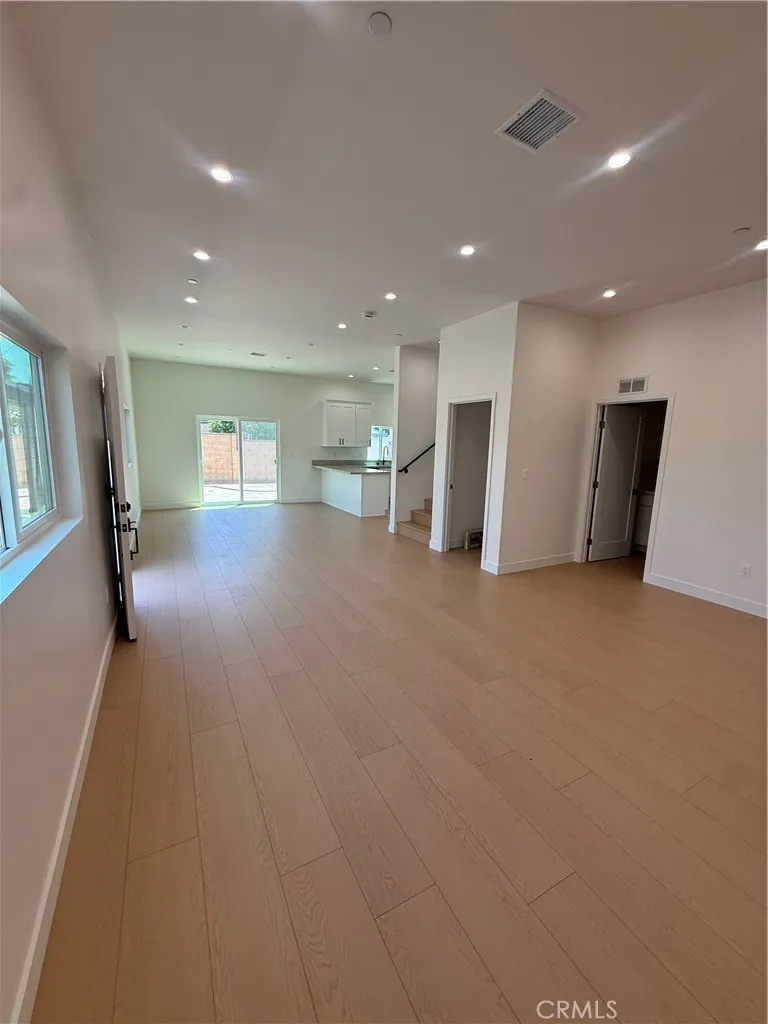 10026 Norwich Avenue San Fernando, CA 91345