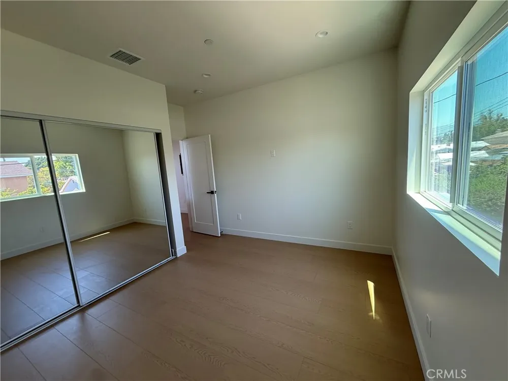 10026 Norwich Avenue San Fernando, CA 91345