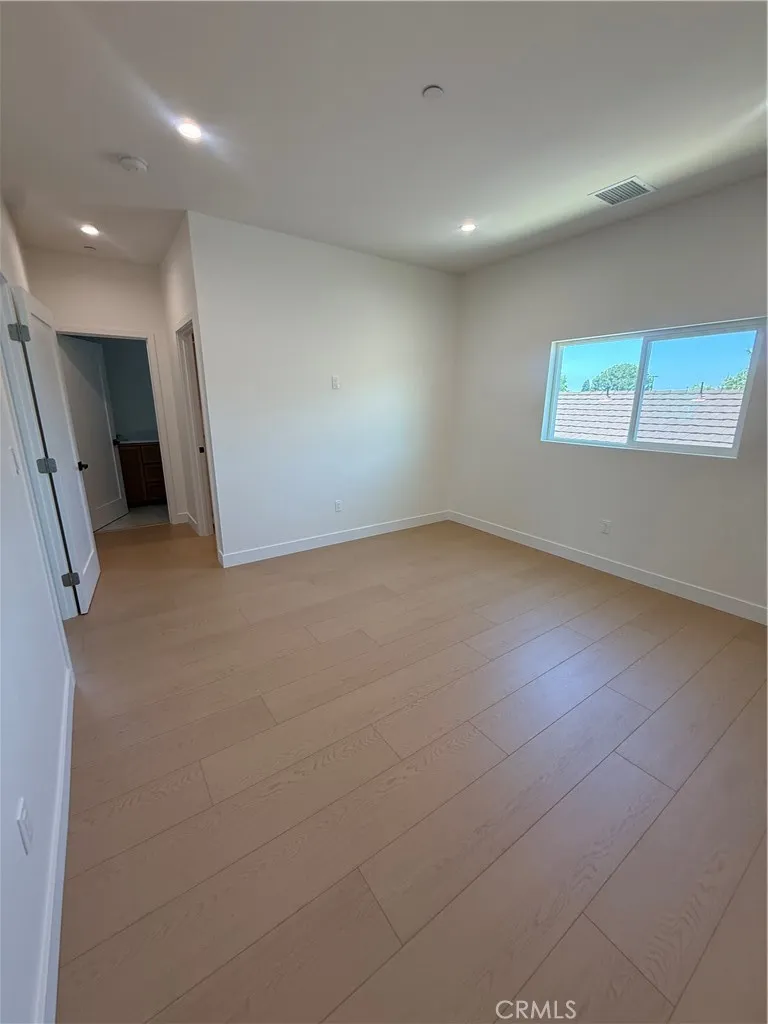 10026 Norwich Avenue San Fernando, CA 91345