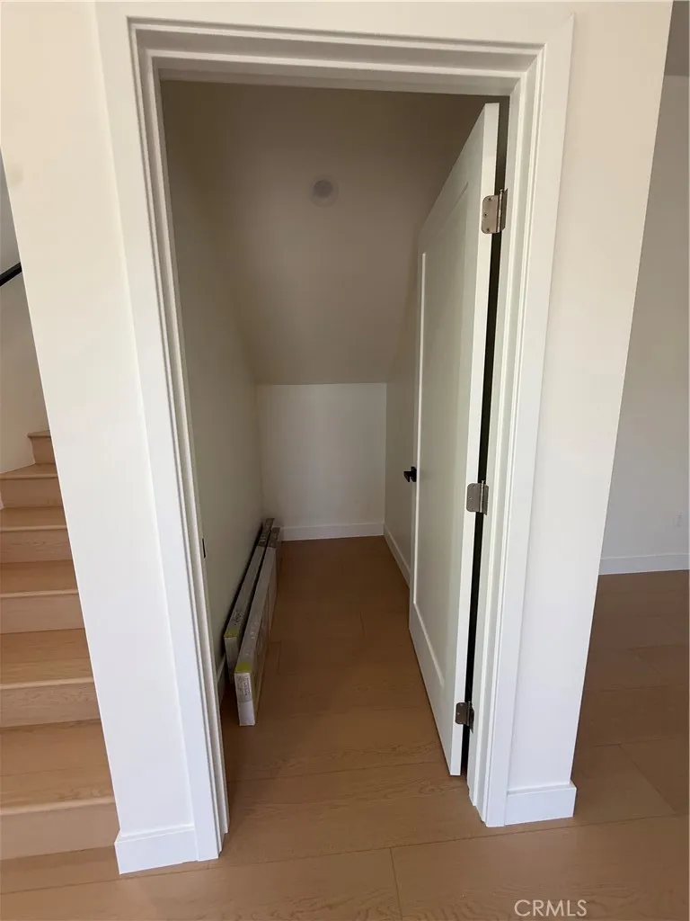 10026 Norwich Avenue San Fernando, CA 91345