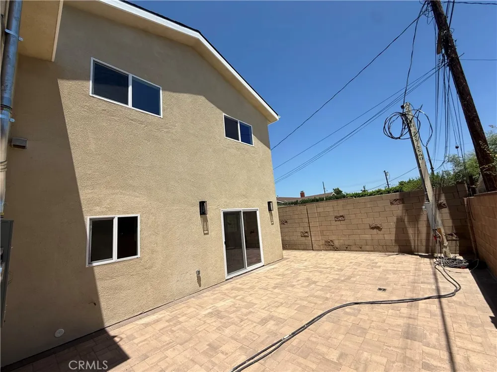 10026 Norwich Avenue San Fernando, CA 91345