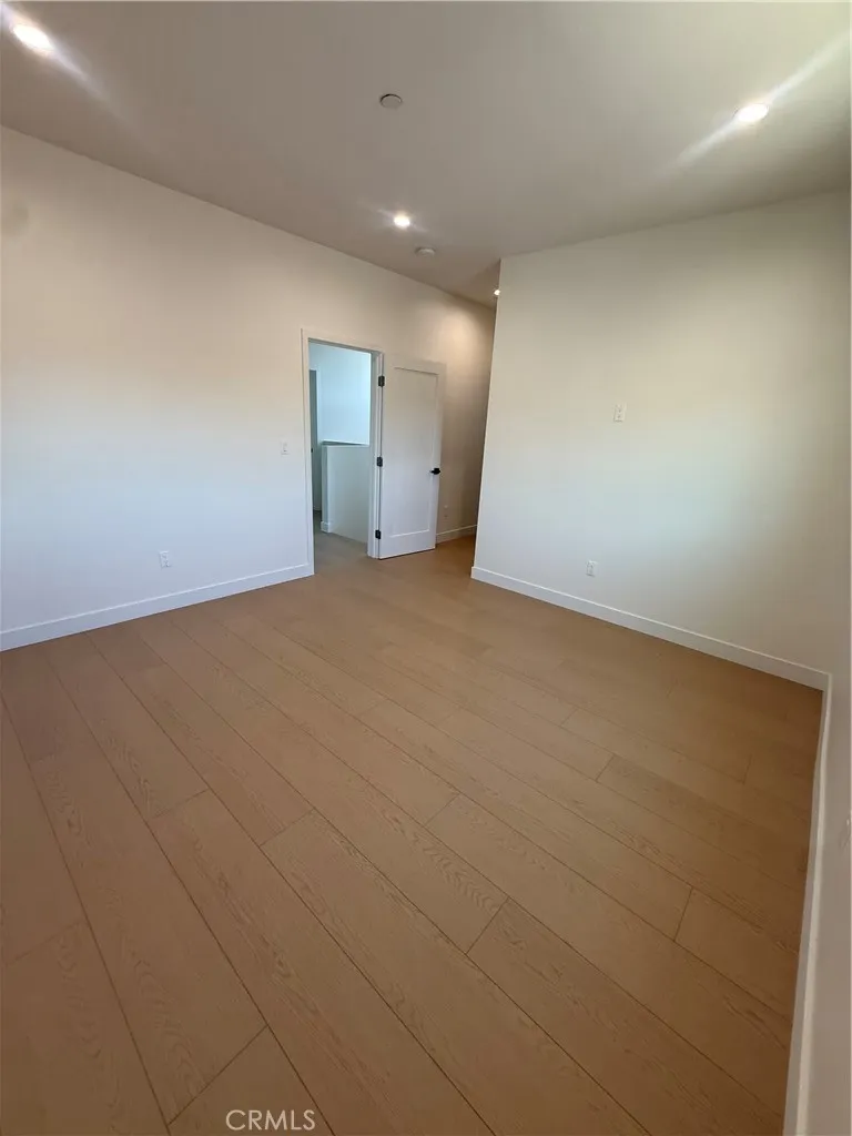 10026 Norwich Avenue San Fernando, CA 91345