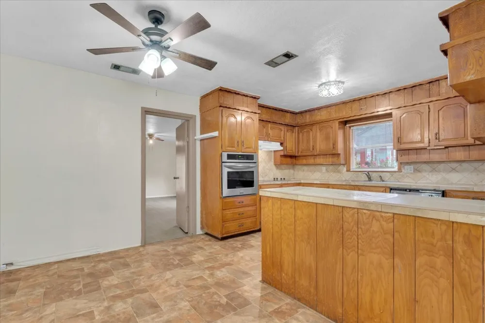 1113 Hudgins Avenue Fort Worth, TX 76111