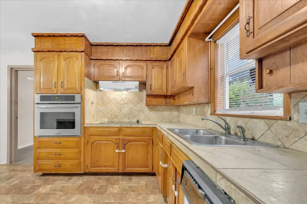 1113 Hudgins Avenue Fort Worth, TX 76111