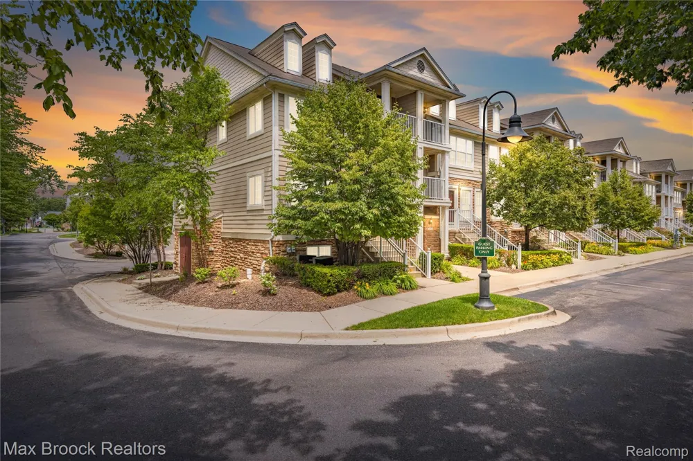 1071 Beaver Run Troy City, MI 48083