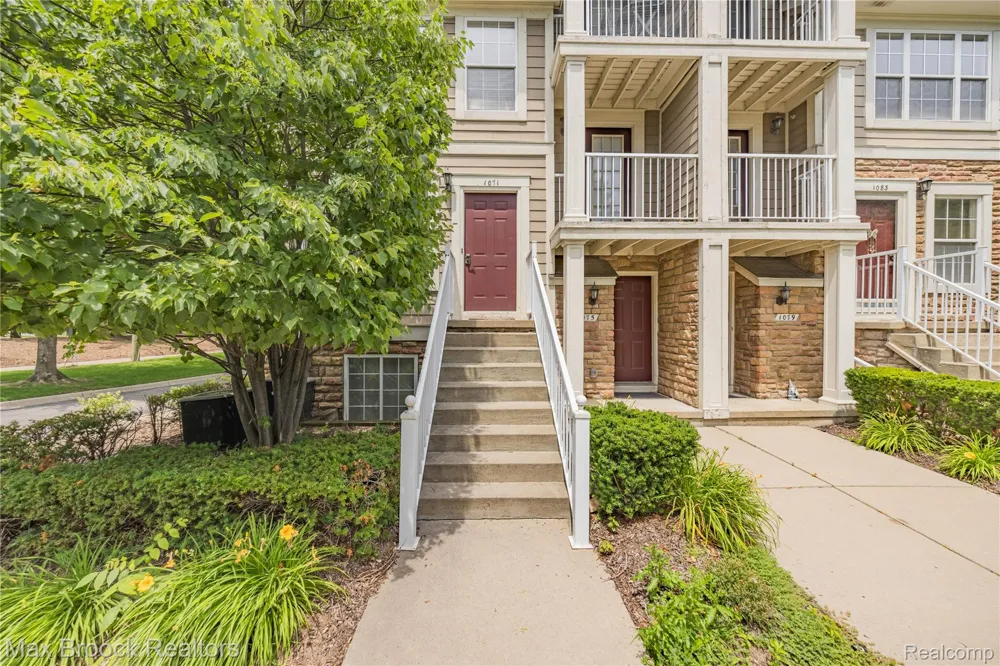 1071 Beaver Run Troy City, MI 48083