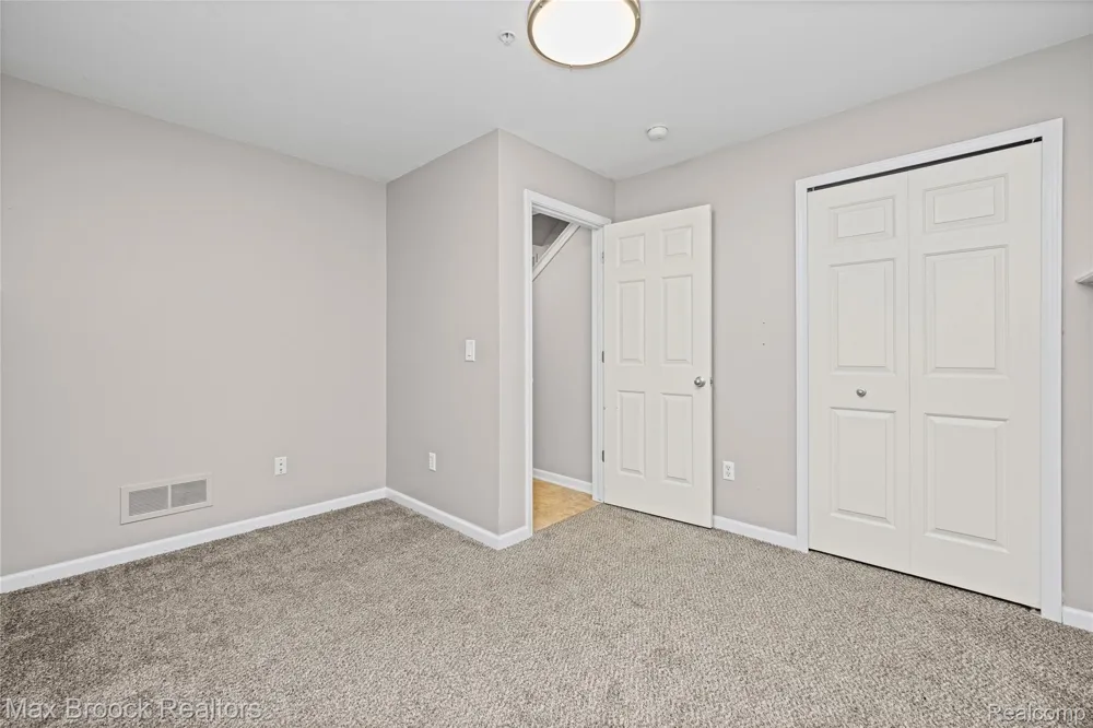 1071 Beaver Run Troy City, MI 48083
