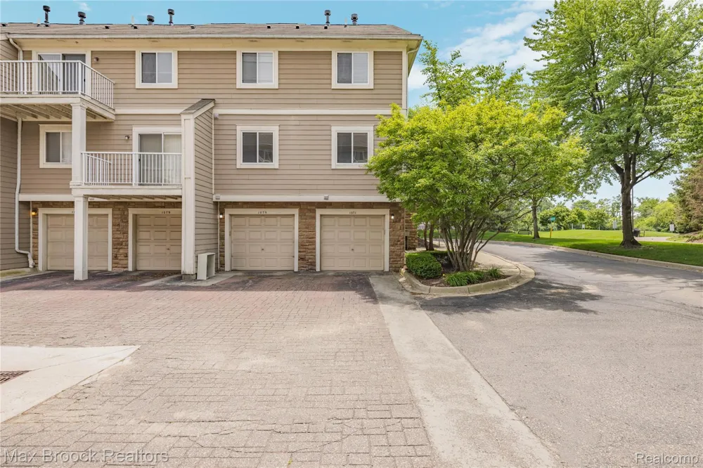 1071 Beaver Run Troy City, MI 48083