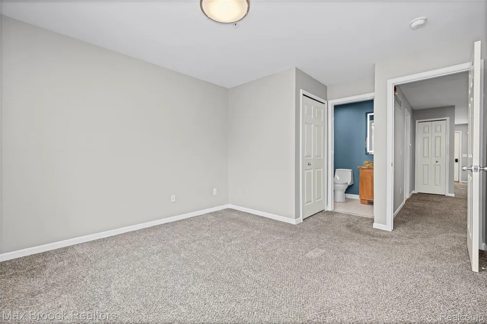 1071 Beaver Run Troy City, MI 48083