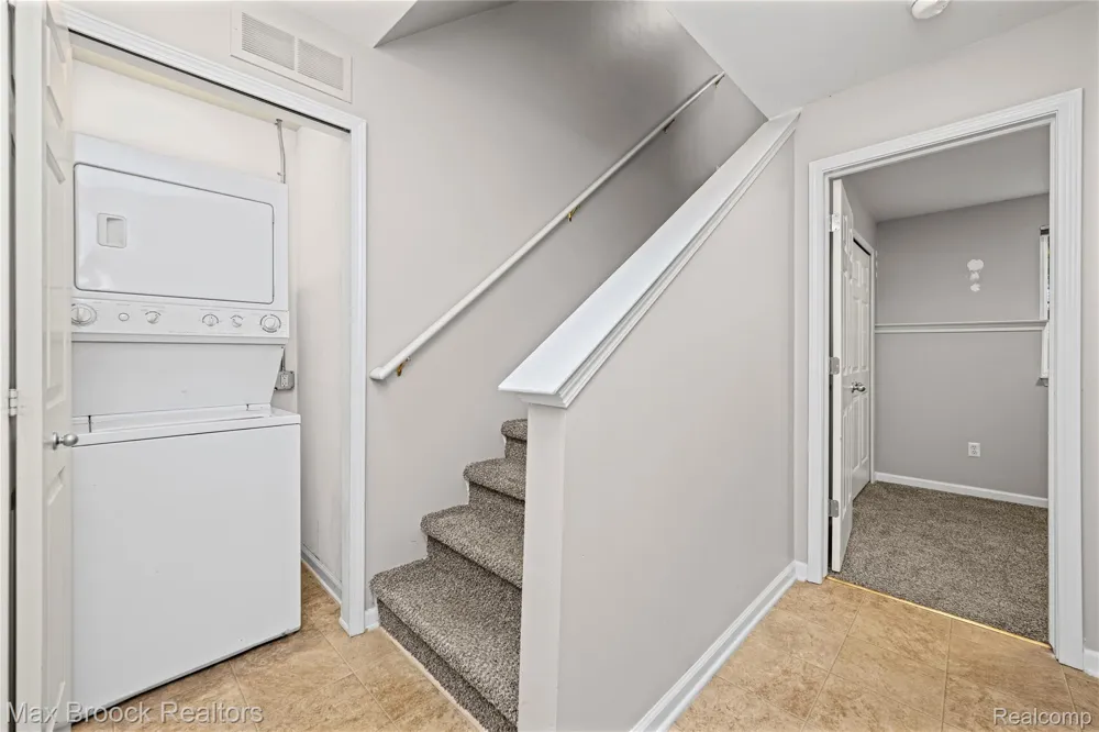1071 Beaver Run Troy City, MI 48083
