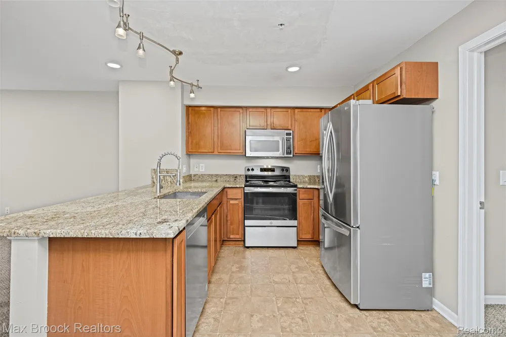 1071 Beaver Run Troy City, MI 48083