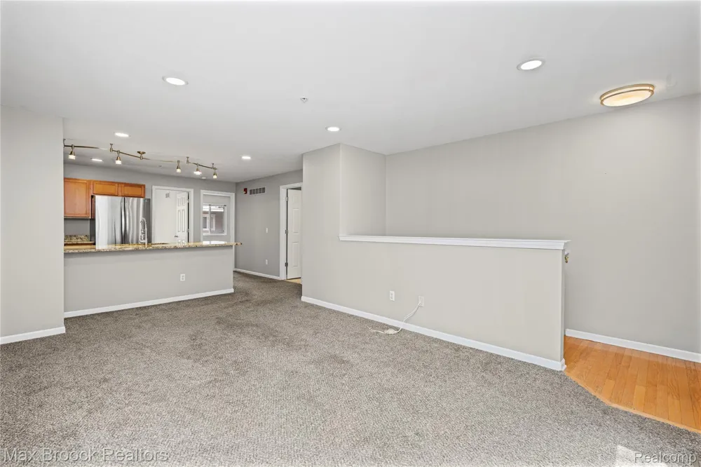 1071 Beaver Run Troy City, MI 48083