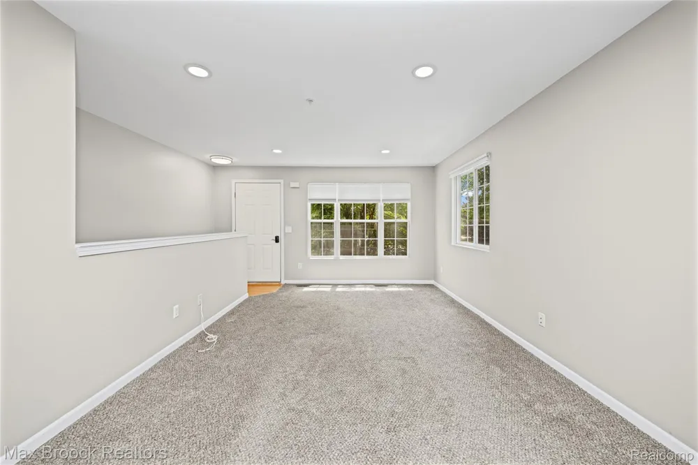 1071 Beaver Run Troy City, MI 48083