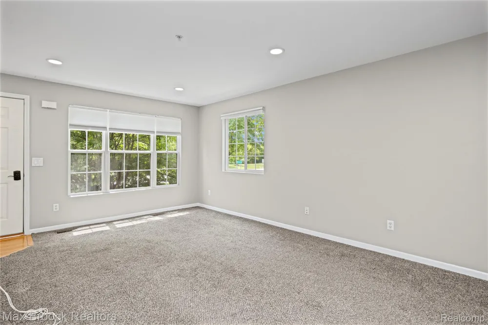 1071 Beaver Run Troy City, MI 48083