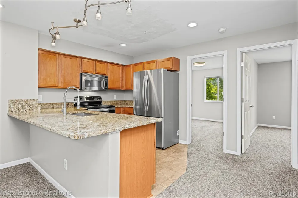 1071 Beaver Run Troy City, MI 48083
