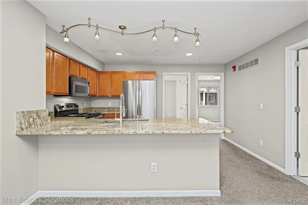 1071 Beaver Run Troy City, MI 48083