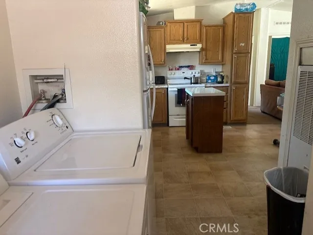 16192 27th Clearlake, CA 95422