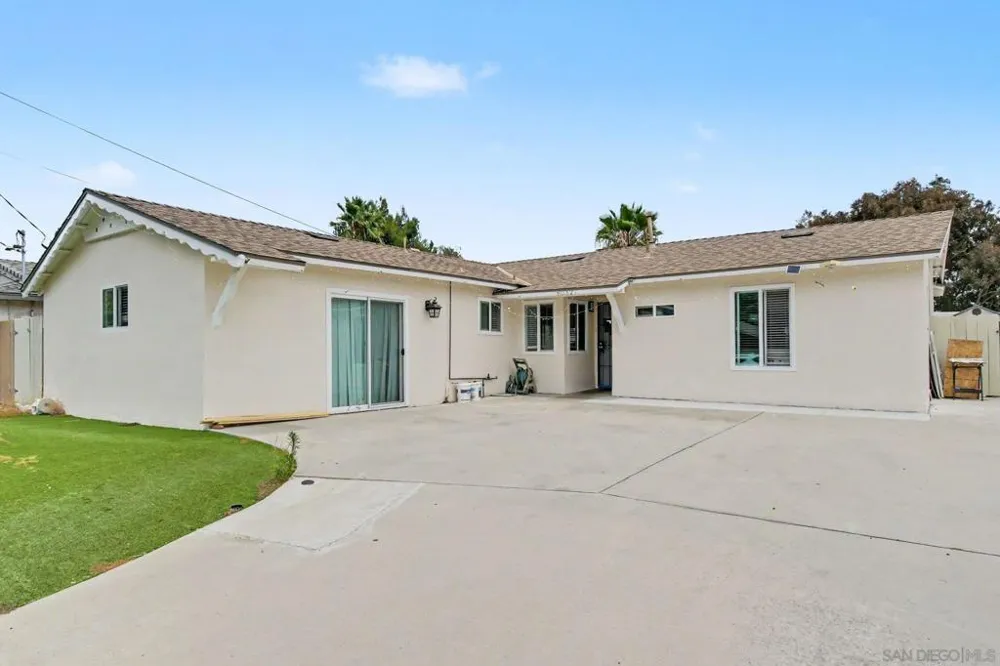 8032 Poplin Drive Santee, CA 92071