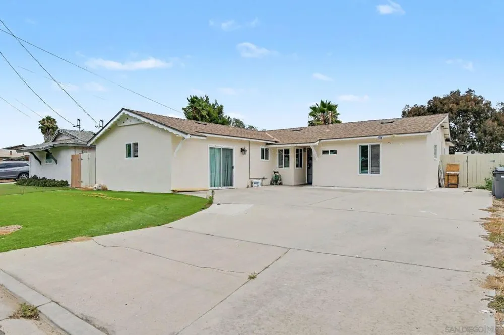 8032 Poplin Drive Santee, CA 92071