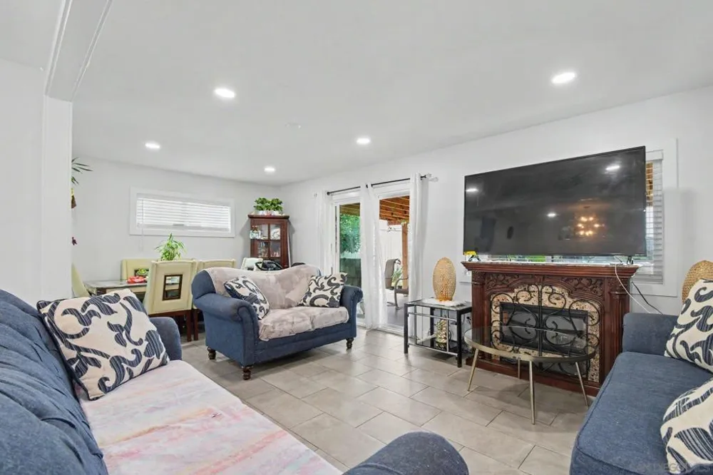 8032 Poplin Drive Santee, CA 92071