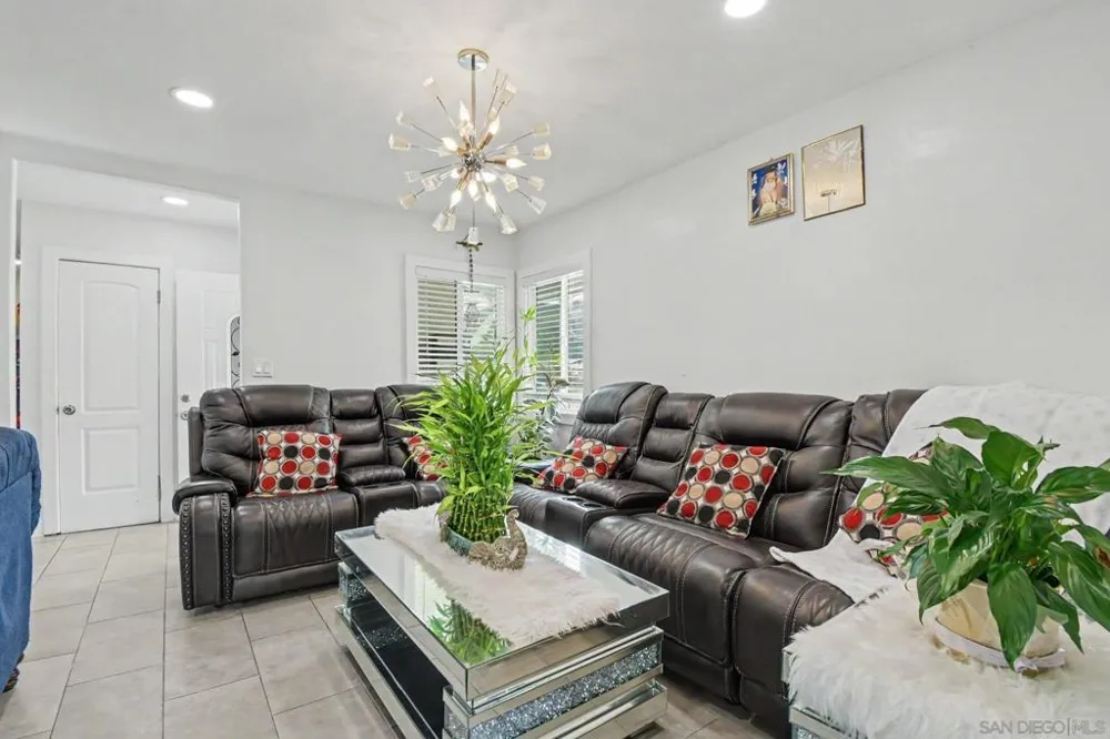 8032 Poplin Drive Santee, CA 92071