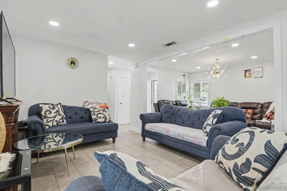 8032 Poplin Drive Santee, CA 92071