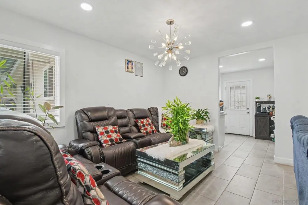 8032 Poplin Drive Santee, CA 92071