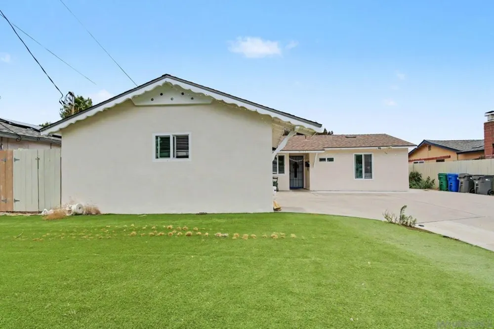 8032 Poplin Drive Santee, CA 92071