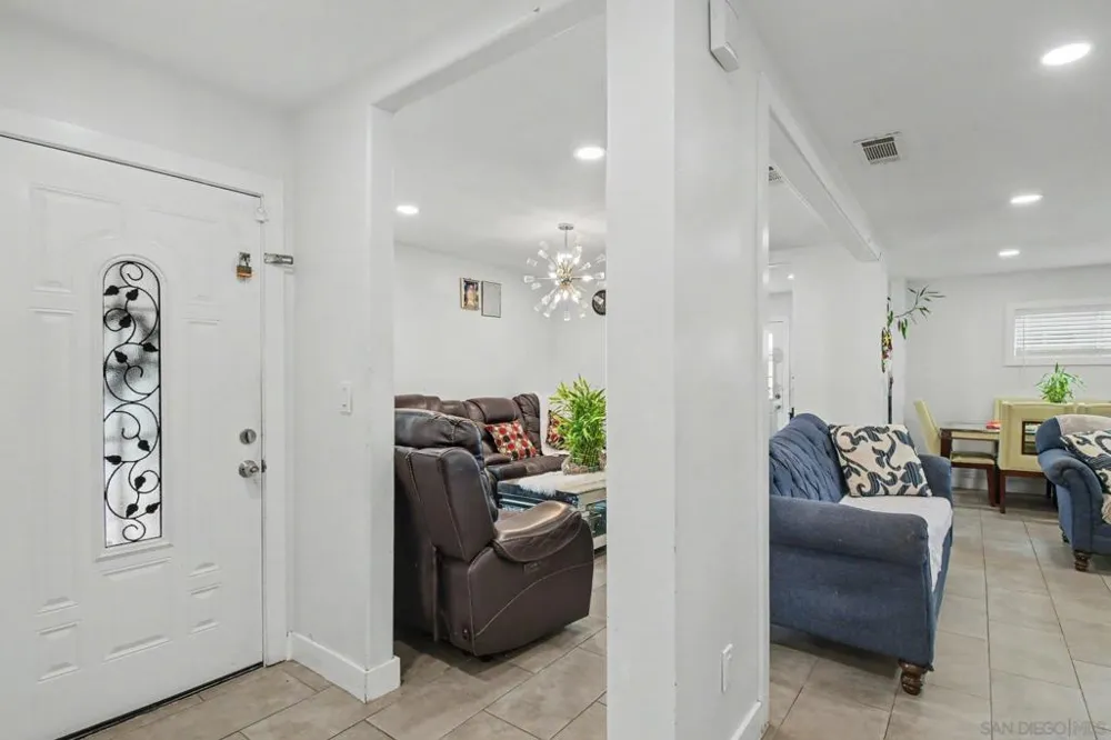 8032 Poplin Drive Santee, CA 92071