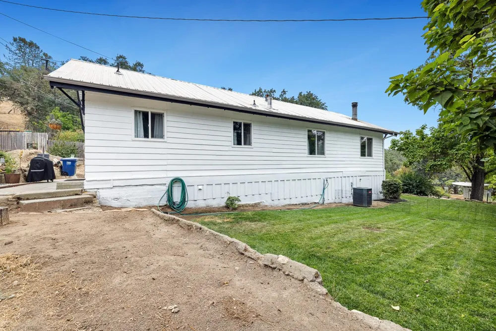 34633 Robles Road Auberry, CA 93602