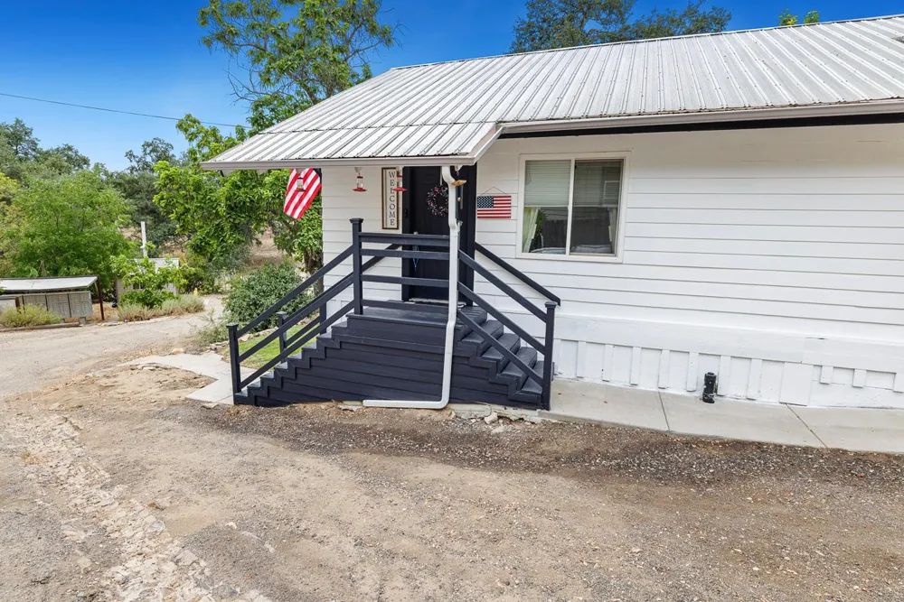 34633 Robles Road Auberry, CA 93602