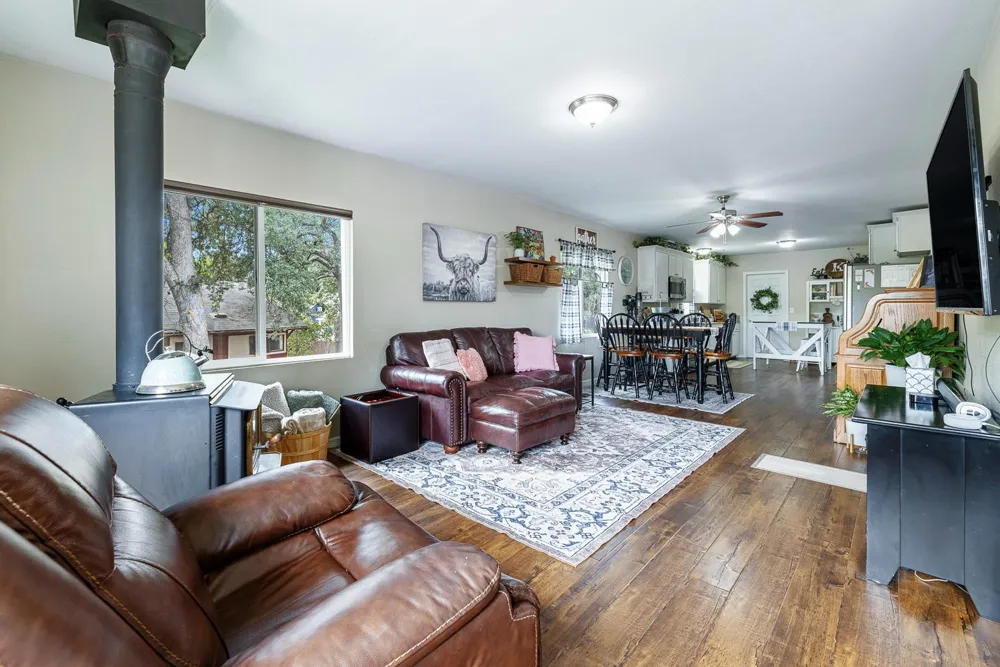 34633 Robles Road Auberry, CA 93602