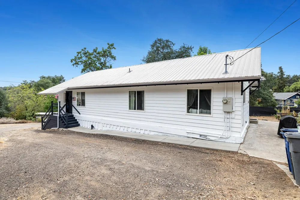 34633 Robles Road Auberry, CA 93602