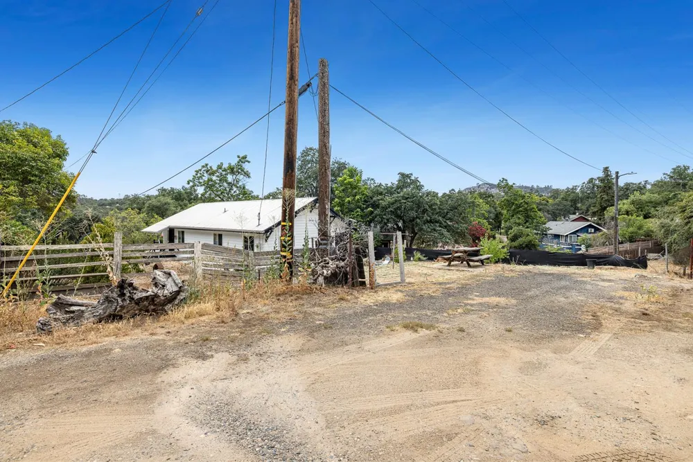 34633 Robles Road Auberry, CA 93602