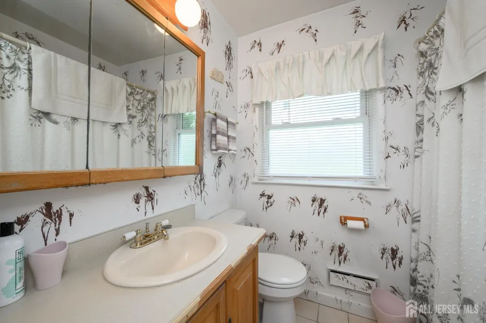 405 Magnolia Road Mount Laurel, NJ 08054
