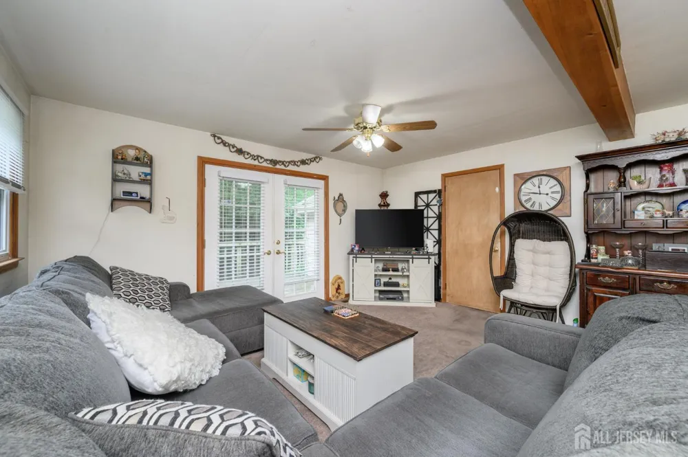 405 Magnolia Road Mount Laurel, NJ 08054