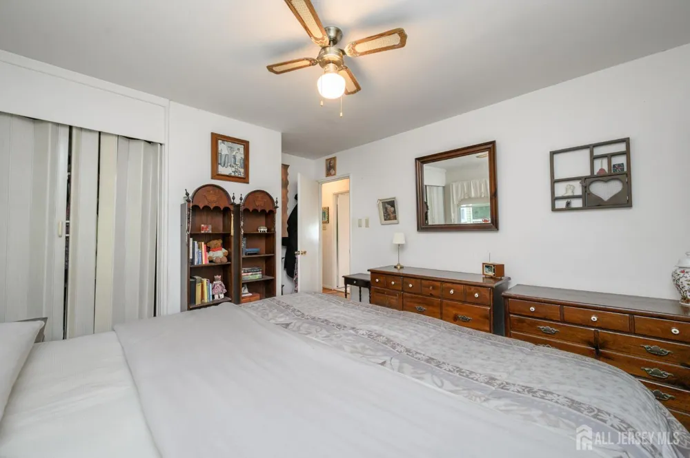 405 Magnolia Road Mount Laurel, NJ 08054