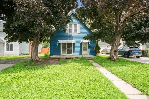 109 5th Street NE