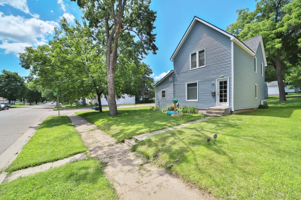 403 8th Street NE Staples, MN 56479