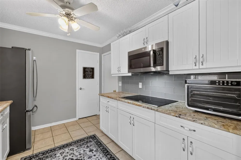 1004 LAREDO LANE Lady Lake, FL 32159