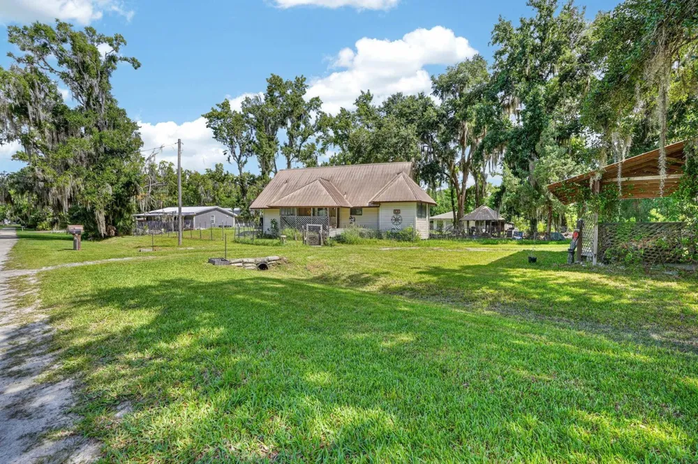 110 W PALM AVENUE Crescent City, FL 32112