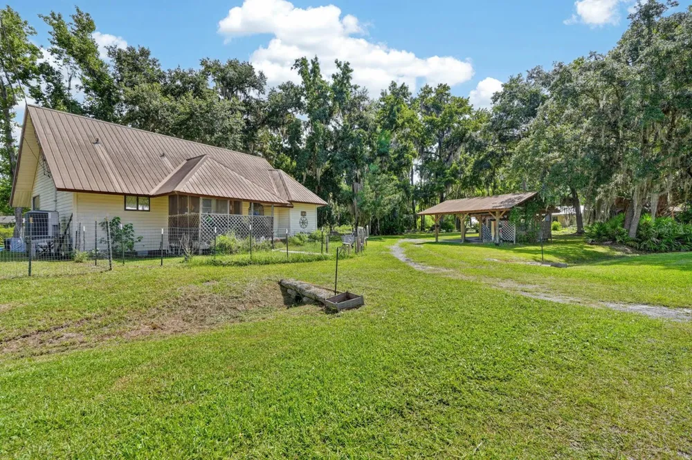110 W PALM AVENUE Crescent City, FL 32112