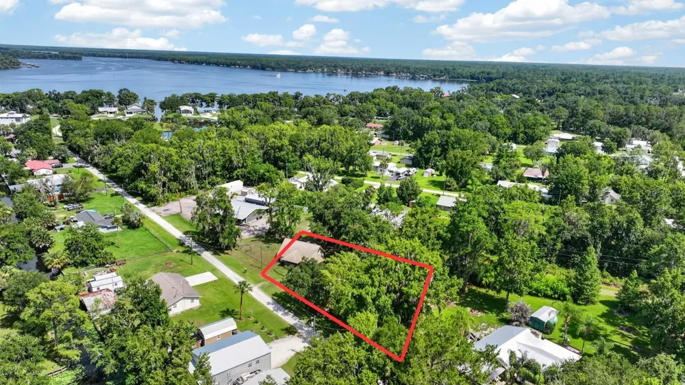 110 W PALM AVENUE Crescent City, FL 32112