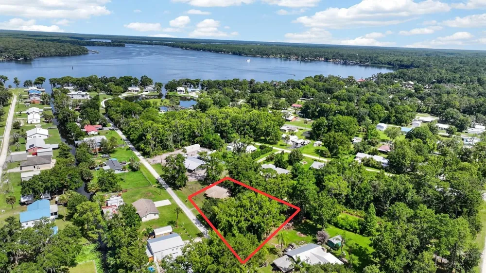 110 W PALM AVENUE Crescent City, FL 32112