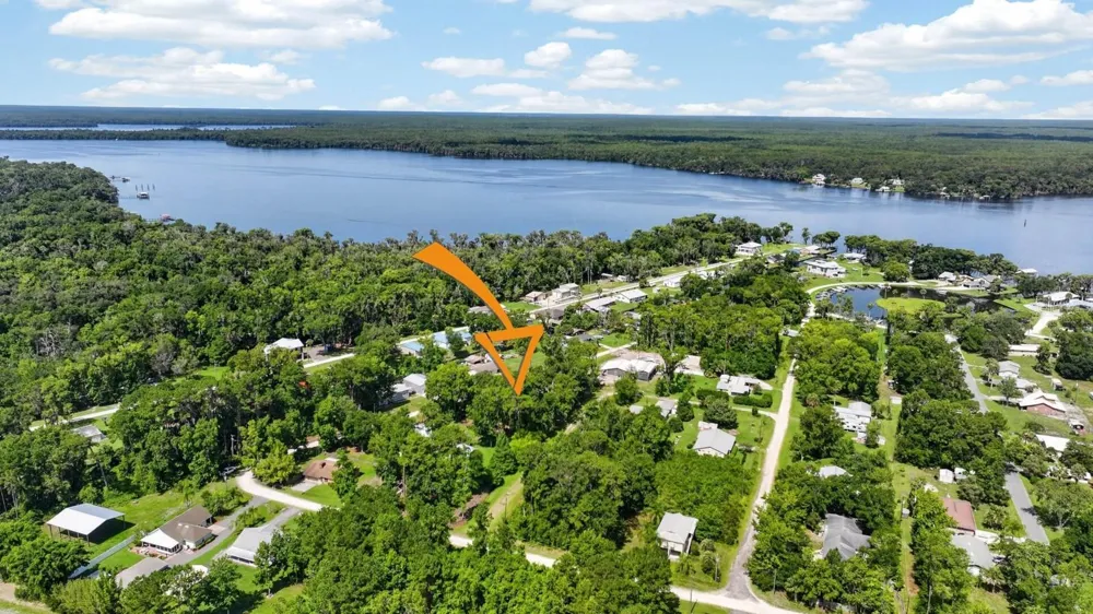110 W PALM AVENUE Crescent City, FL 32112