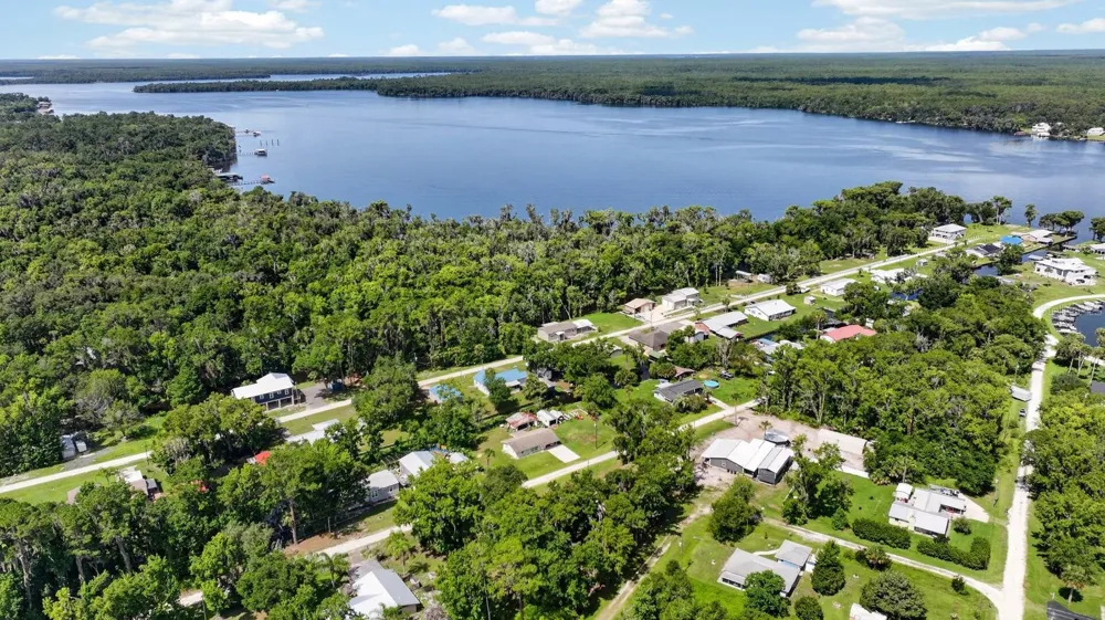 110 W PALM AVENUE Crescent City, FL 32112